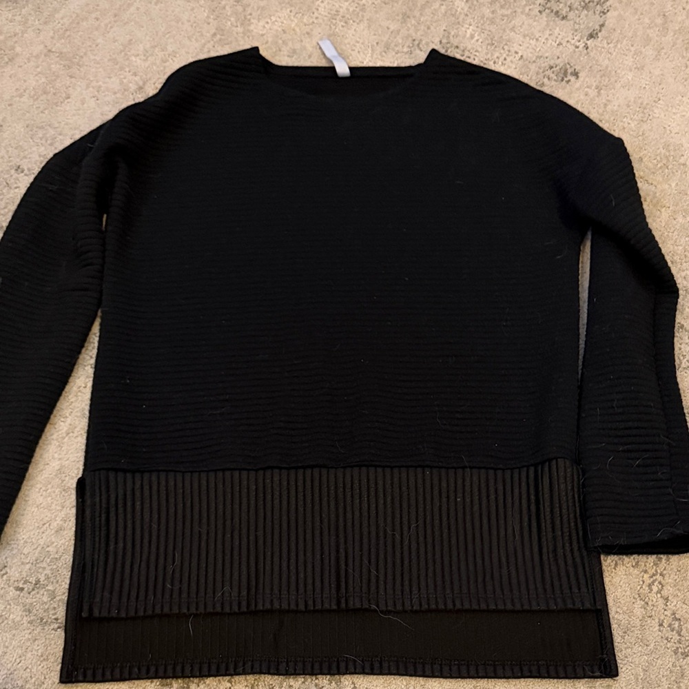 (230)Fabletics Black Ribbed Sweatshirt